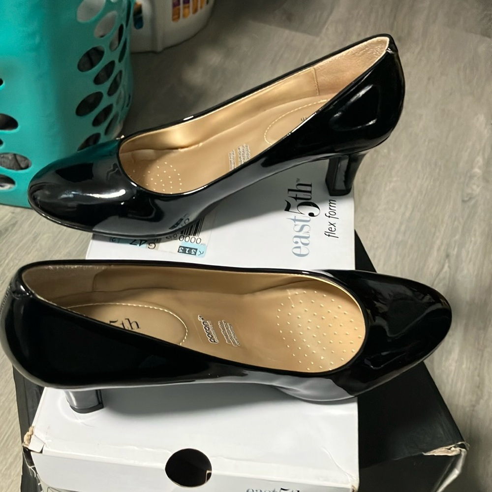 East 5th Black Heels Classic Elegance - Picture 6 of 8